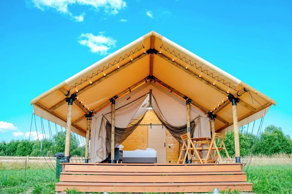 Носороги, глэмпинг